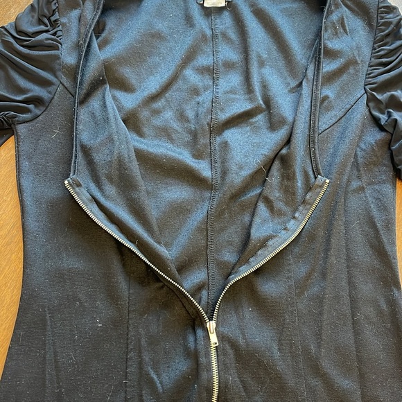 🍁Venus stretchy top with ruffled see through sleeves & zipped front - Picture 6 of 9